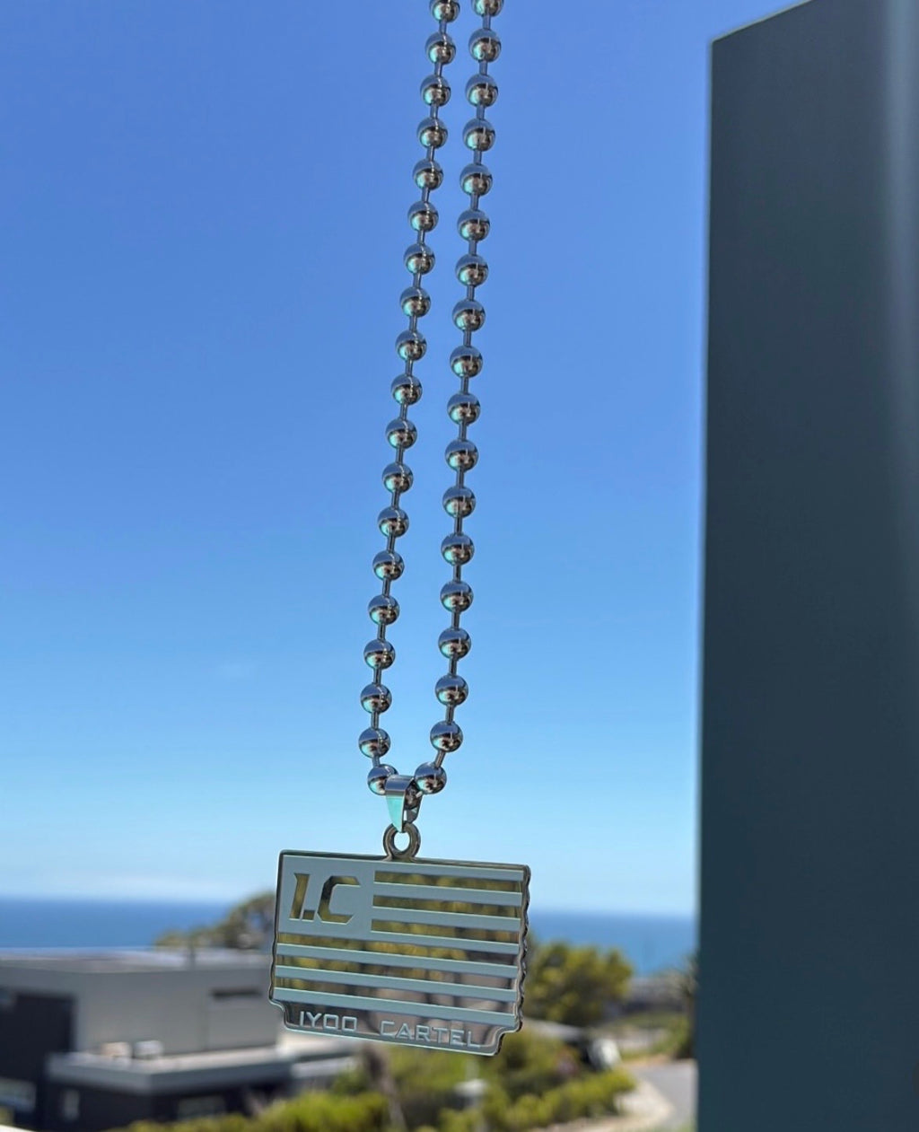 IYOO CARTEL Silver Pendant Necklace