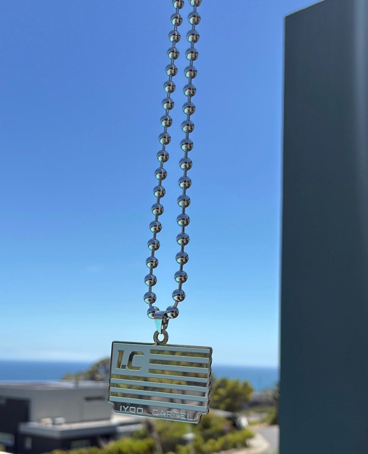 IYOO CARTEL Silver Pendant Necklace